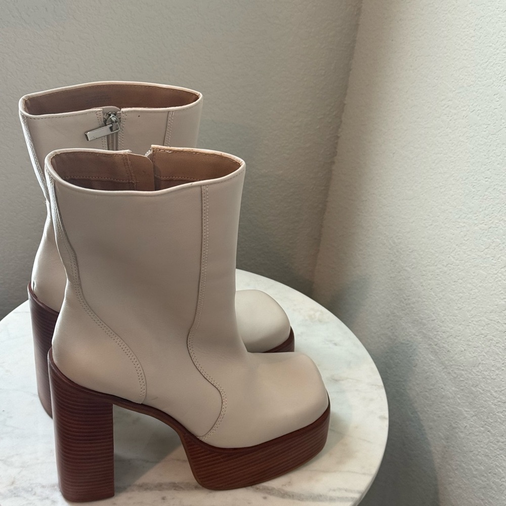 Steve Madden Elegant Cream Platform Ankle Boots (New)